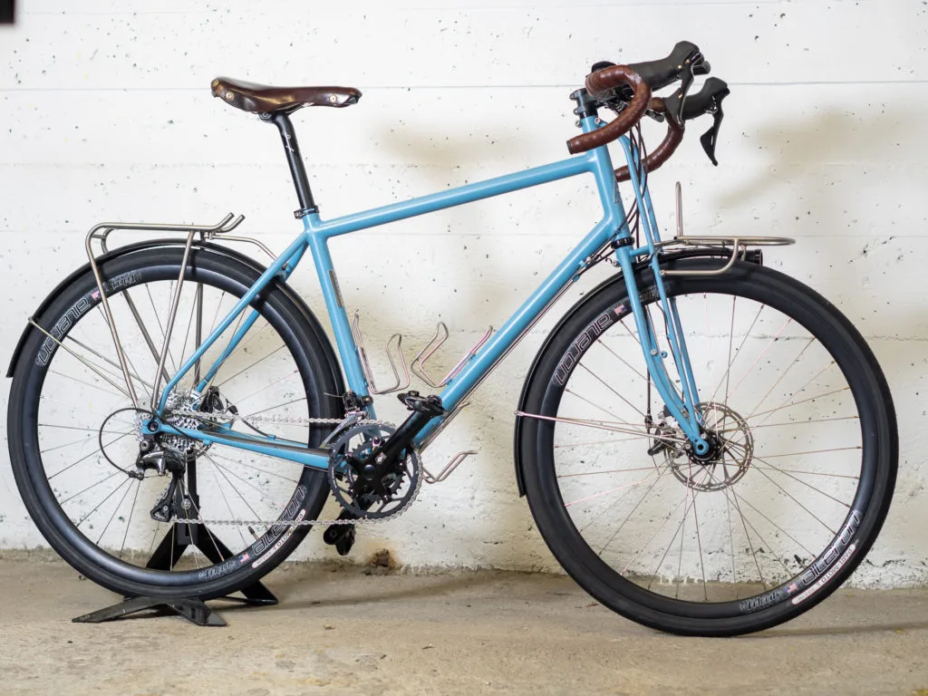 Randonneuse 650B frein à disque et fourche truss, porte bagage sur mesure en inox