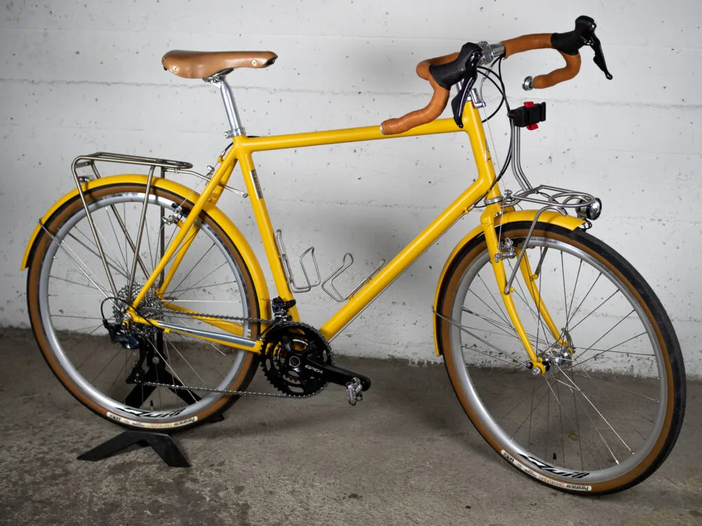 Randonneuse vintage 650B cantilever, selle et guidoline en cuire
