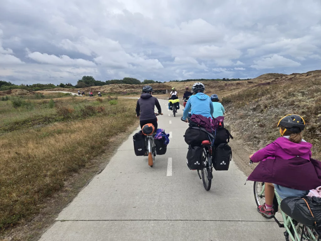 Piste cyclable dans les dunes du Nord de l'île Texel