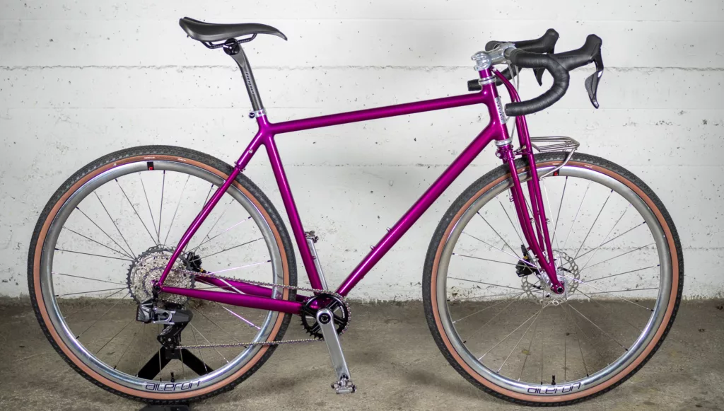 L'Emparis, le gravel façon Cattin, avec fourche Truss et mini porte paquet